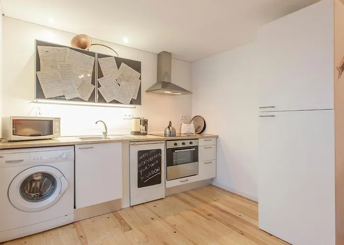 Your In Mouraria Castle And Music * リスボン