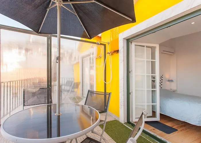 Your In Mouraria Castle And Music * リスボン