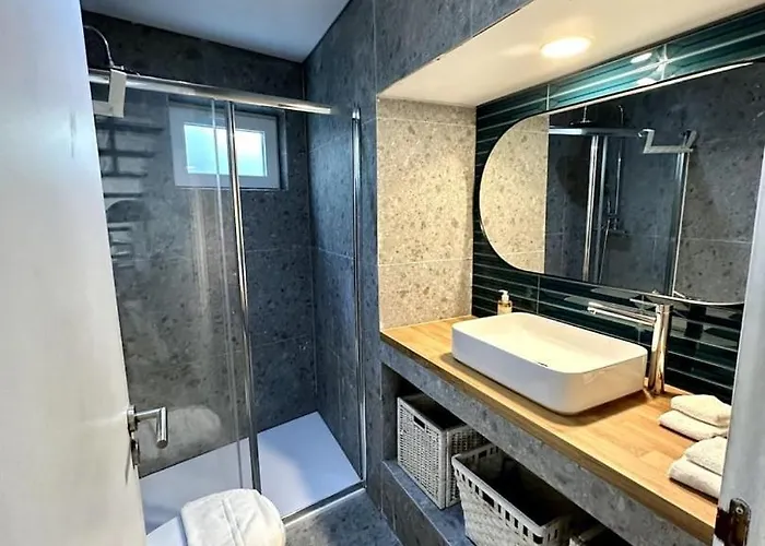 Your In Mouraria Castle And Music * リスボン